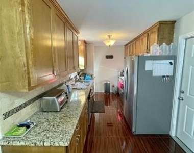817 Bullock Street - Photo Thumbnail 7