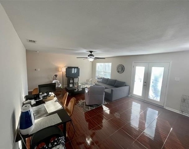 817 Bullock Street - Photo Thumbnail 4