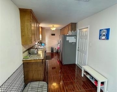 817 Bullock Street - Photo Thumbnail 5
