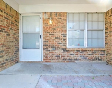 3812 Yellowstone Place - Photo Thumbnail 2