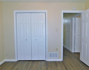3812 Yellowstone Place - Photo Thumbnail 20