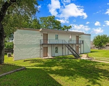 312 W Rentz Street W - Photo Thumbnail 6