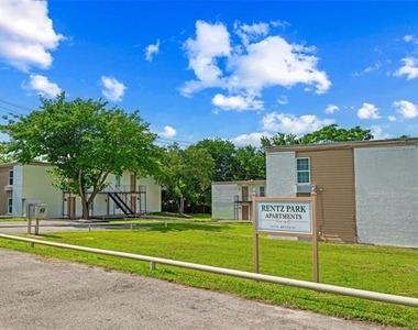 312 W Rentz Street W - Photo Thumbnail 2