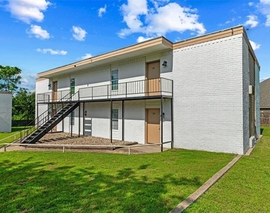 312 W Rentz Street W - Photo Thumbnail 3