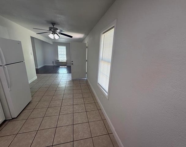 312 W Rentz Street W - Photo Thumbnail 12