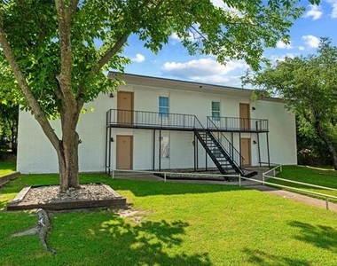312 W Rentz Street W - Photo Thumbnail 8