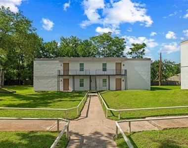 312 W Rentz Street W - Photo Thumbnail 7