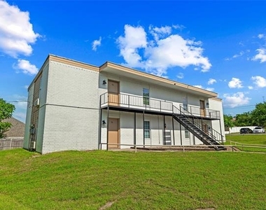 312 W Rentz Street W - Photo Thumbnail 5