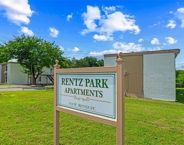 312 W Rentz Street W - Photo Thumbnail 1