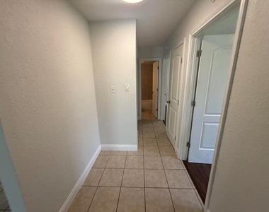 312 W Rentz Street W - Photo Thumbnail 14