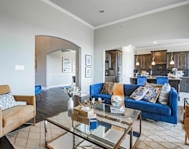 3000 Comal Court - Photo Thumbnail 4