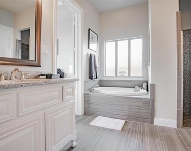 3000 Comal Court - Photo Thumbnail 11