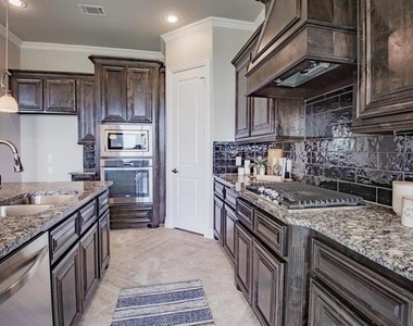 3000 Comal Court - Photo Thumbnail 6