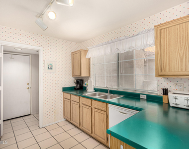 1633 E Lakeside Drive - Photo Thumbnail 6