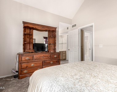 1633 E Lakeside Drive - Photo Thumbnail 13