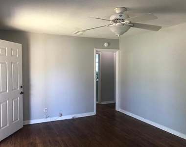 3984 Park Lane - Photo Thumbnail 2
