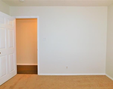 3008 Anysa Lane - Photo Thumbnail 10