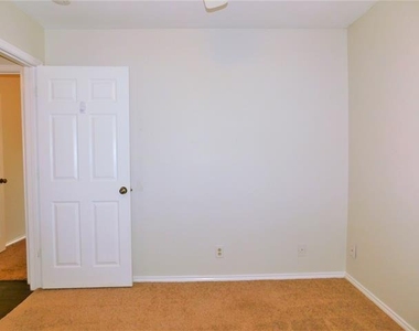 3008 Anysa Lane - Photo Thumbnail 17