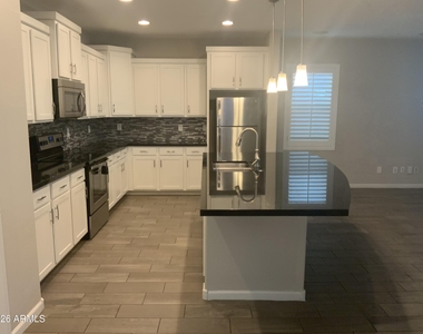 12141 W Desert Moon Way - Photo Thumbnail 5