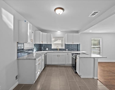 71 Crown Road - Photo Thumbnail 10