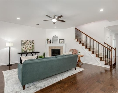 1034 Blanco Drive - Photo Thumbnail 7