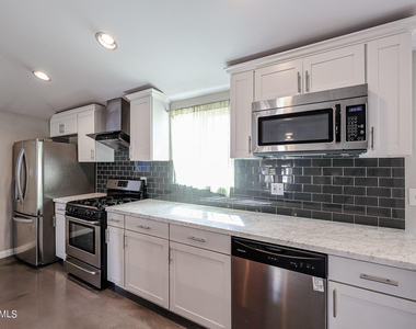 1034 E Elm Street - Photo Thumbnail 2