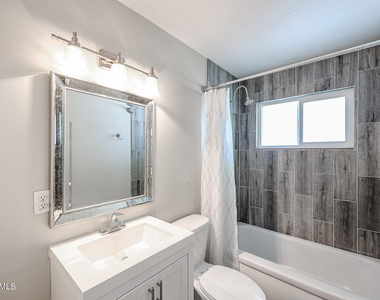 1034 E Elm Street - Photo Thumbnail 9