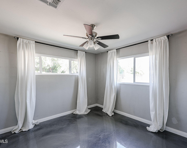 1034 E Elm Street - Photo Thumbnail 10