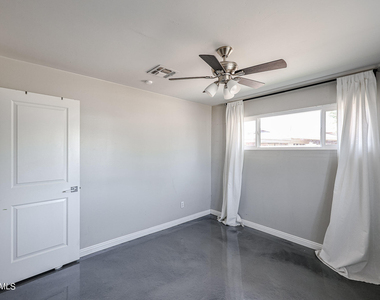 1034 E Elm Street - Photo Thumbnail 11