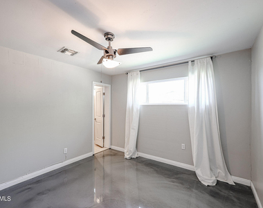 1034 E Elm Street - Photo Thumbnail 14