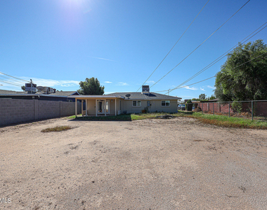 1034 E Elm Street - Photo Thumbnail 26