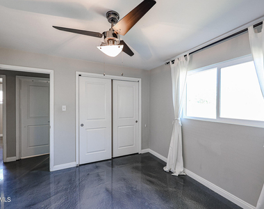 1034 E Elm Street - Photo Thumbnail 13