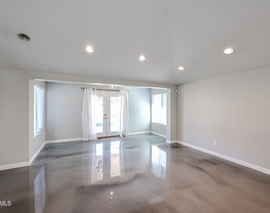 1034 E Elm Street - Photo Thumbnail 8