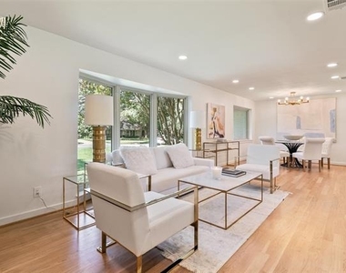 7431 Larchview - Photo Thumbnail 11