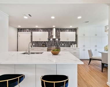 7431 Larchview - Photo Thumbnail 6
