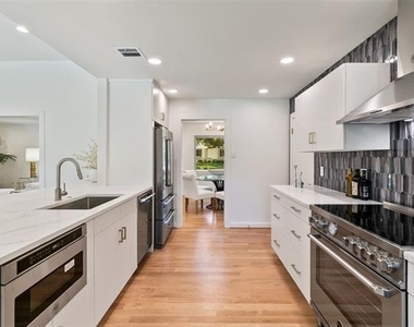 7431 Larchview - Photo Thumbnail 9