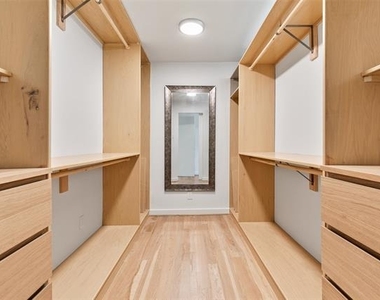 7431 Larchview - Photo Thumbnail 16