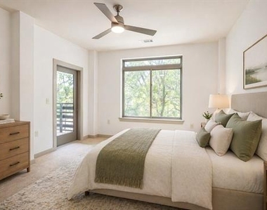 3600 South Lamar Boulevard - Photo Thumbnail 2