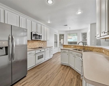 1711 Peregrine Drive - Photo Thumbnail 10