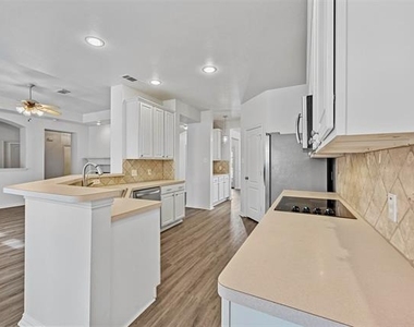 1711 Peregrine Drive - Photo Thumbnail 7