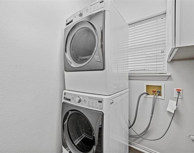 1711 Peregrine Drive - Photo Thumbnail 12
