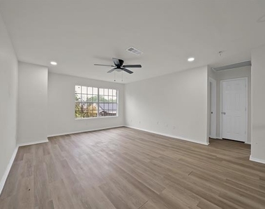 7548 Meadow Creek Drive - Photo Thumbnail 20