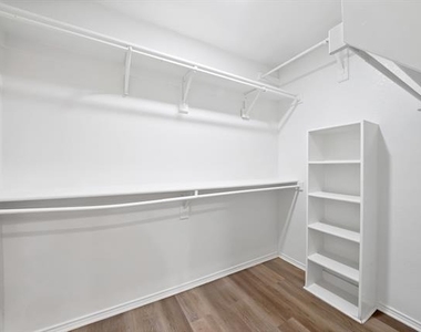 7548 Meadow Creek Drive - Photo Thumbnail 16