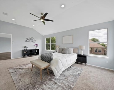 137 Heritage Drive - Photo Thumbnail 2