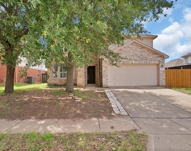 137 Heritage Drive - Photo Thumbnail 3