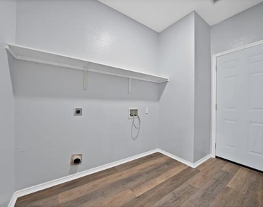 137 Heritage Drive - Photo Thumbnail 23