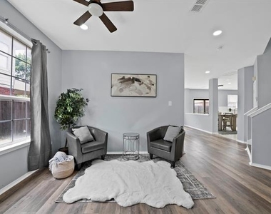 137 Heritage Drive - Photo Thumbnail 6