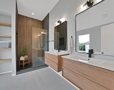 137 Heritage Drive - Photo Thumbnail 1