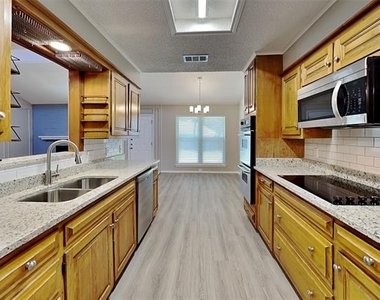 3900 Buckhorn Place - Photo Thumbnail 4