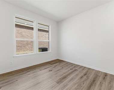 3511 Helena Street - Photo Thumbnail 16